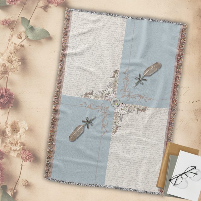 Couverture Bleu Antique Classique Frange Tissée Manuscrit (A touch of timeless blue elegance for your classic home. This woven throw adds sophistication.)