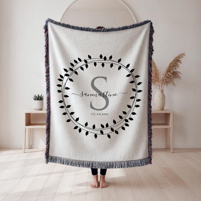 Couverture Calligraphy Script Wreath Monogram Woven (Créateur téléchargé)