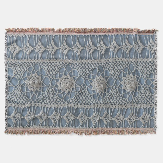 Couverture Dentelle vintage : petites roses blanches. (Devant)