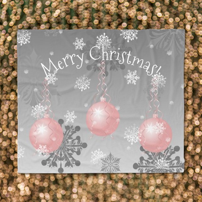 Couverture en polaire de l'ornement de Noël rose (Pink Fancy Christmas Ornament Fleece Blanket)