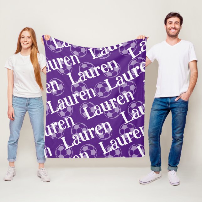 Couverture en polaire de soccer violet et blanc (En situation)