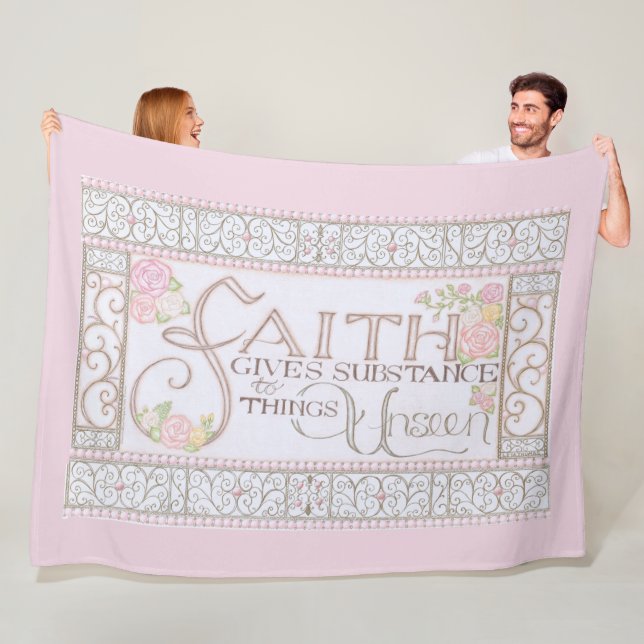 Couverture en polaire FAITH Gives Substance (Rose) (En situation)