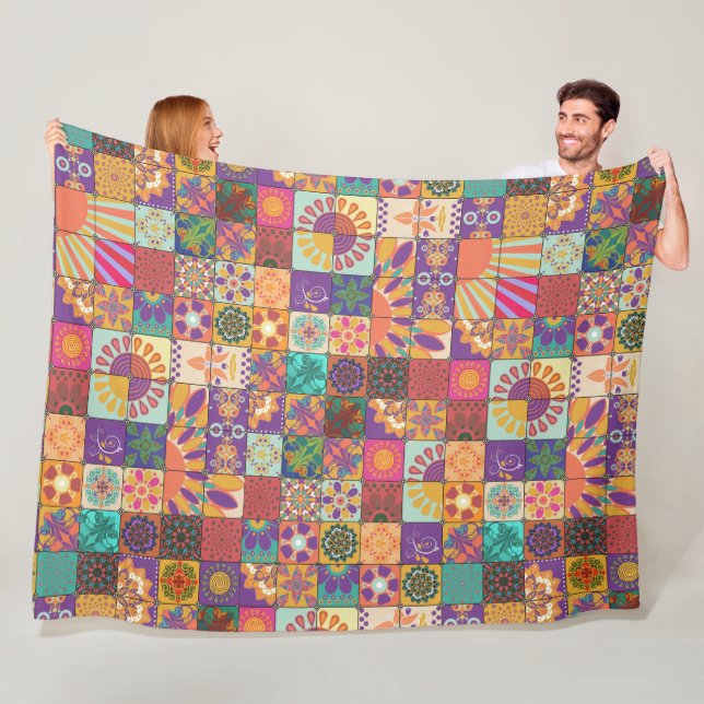 Couverture en polaire les années 70 Patchwork (En situation)