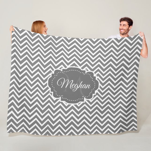 Couverture en polaire personnalisée Grey Chevron (En situation)