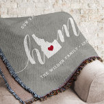 Couverture Idaho Home State Personalized<br><div class="desc">Show some home state pride with this cute rustic grey throw blanket featuring "home" in white calligraphy script lettering with a silhouette map of the state of Idaho standing in for the letter "O." A red heart illustration inside the state map completes the design; you can change the position of...</div>