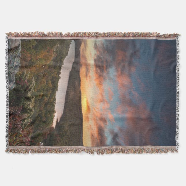 Couverture Lever de soleil vibrant sur le lac des Nuages en a (Devant)