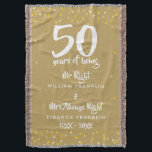 Couverture M. Mme Right Fun Golden 50e anniversaire<br><div class="desc">Un cadeau amusant,  unique et personnalisable pour célébrer le 50e anniversaire d'un mariage d'or. Conçu par Thisnotme©</div>