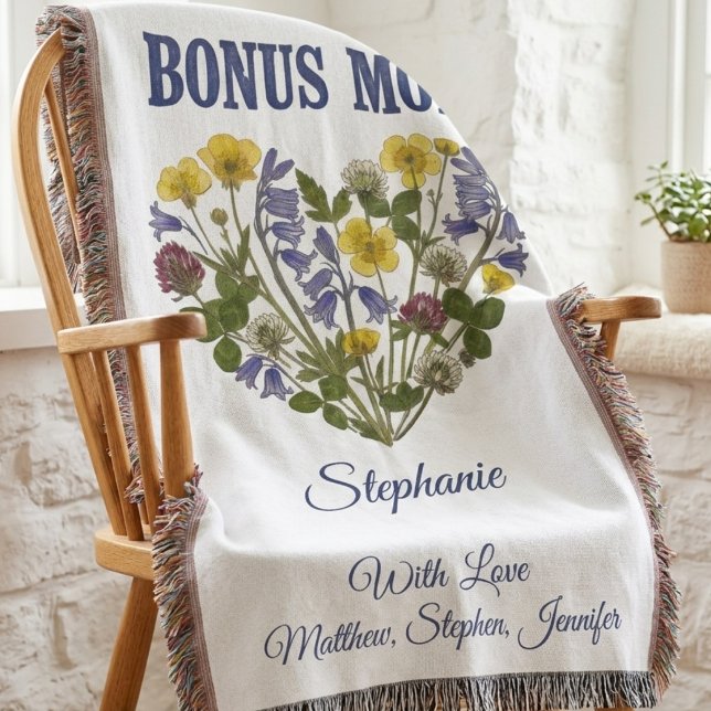 Couverture Maman Bonus Cœur Floral (A cozy Bonus Mom floral heart throw blanket, perfect as a sentimental Mother's Day gift.)