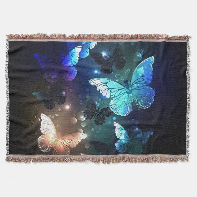 Couverture Papillon de nuit voltigeant (Devant)