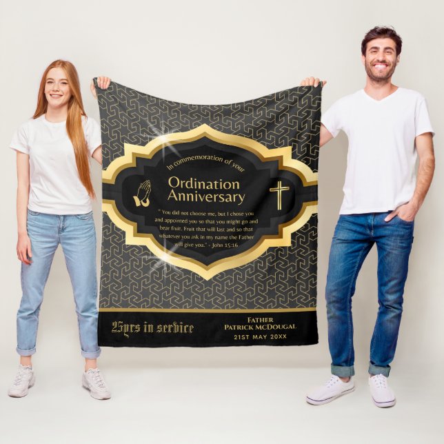 Couverture Polaire 25e 50e ANNIVERSAIRE DE L'ORDRE DU PRÊTRE Cadeau (En situation)