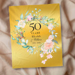 Couverture Polaire 50e Anniversaire de Mariage d'or doré<br><div class="desc">Doté d'une délicate aquarelle fleurie sur un arrière - plan de feuille d'or,  cet élégant mannequin botanique du 50e anniversaire mariage garde-robe peut être personnalisé avec vos informations spéciales anniversaire dans une typographie élégante. Conçu par Thisisnotme©</div>