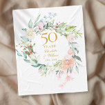 Couverture Polaire 50e anniversaire Mariage d'or Aquarelle Florale<br><div class="desc">Doté d'une délicate guirlande florale d'aquarelle,  ce chic mannequin de 50e anniversaire mariage peut être personnalisé avec vos informations spéciales d'anniversaire dans une élégante typographie dorée. Conçu par Thisisnotme©</div>