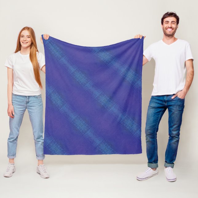 Couverture Polaire Acceptation | Motif de Blue Indigo Violet Shibori (En situation)