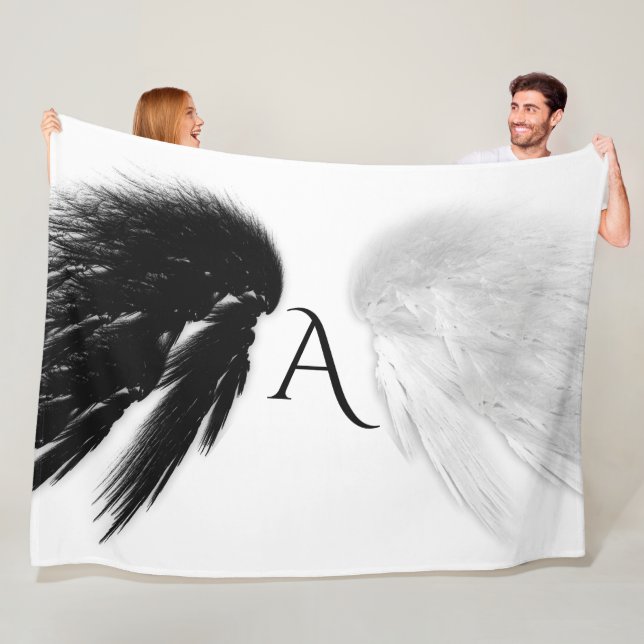 Couverture Polaire AILES D'ANGE Monogramme Noir + Blanc (En situation)
