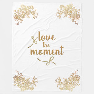 Couverture Polaire "Aimez le Moment" Or et blanc filigrane floral