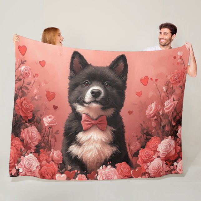 Couverture Polaire American Akita avec Rose - Saint Valentin (En situation)