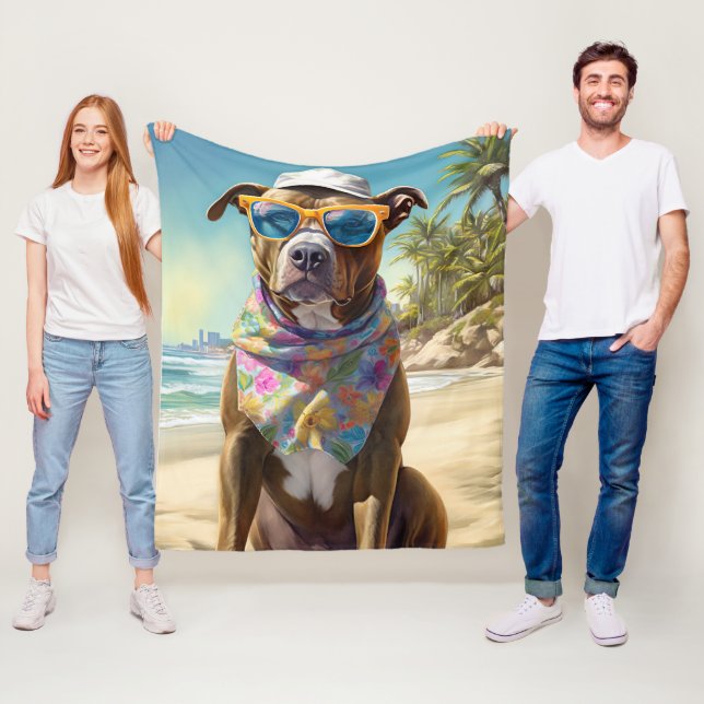 Couverture Polaire American Staffordshire sur la plage, cadeau d'été (En situation)