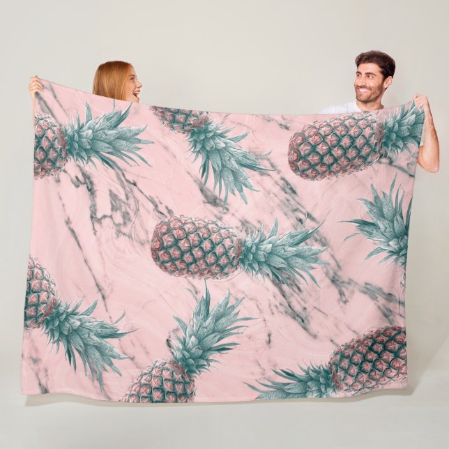 Couverture Polaire Ananas et marbre rose en spirale chic tropical mod (En situation)