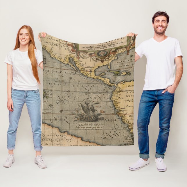 Couverture Polaire Antique vieille carte inspirée (14) étiquette de b (En situation)