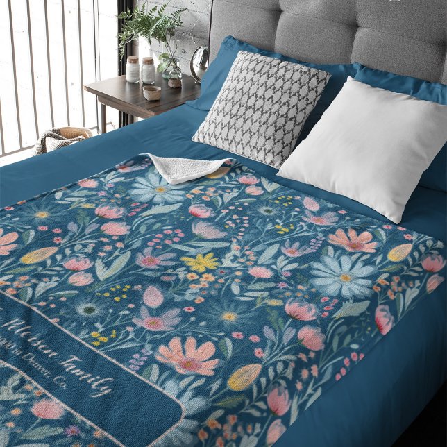 Couverture Polaire Aquarelle motif floral nom de famille personnalisé (Créateur téléchargé)