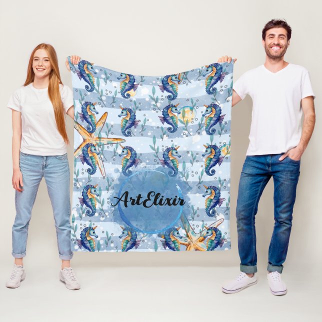 Couverture Polaire Aquarelle Seahorse Bleu (En situation)