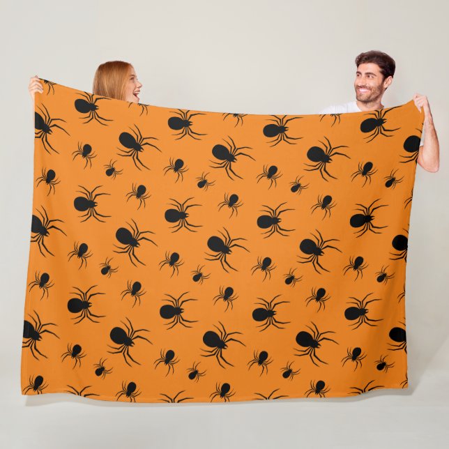 Couverture Polaire Araignées Halloween motif noir et orange (En situation)