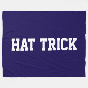 Couverture Polaire Athletic Bold Texte HAT TRICK Blanc Sur Bleu Marin