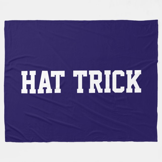 Couverture Polaire Athletic Bold White HAT TRICK Text On Navy Blue (Devant (Horizontal))