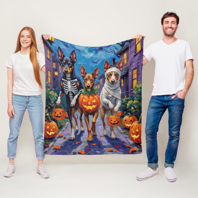 Couverture Polaire Australian Kelpie Trick-or-Treating Halloween  (En situation)