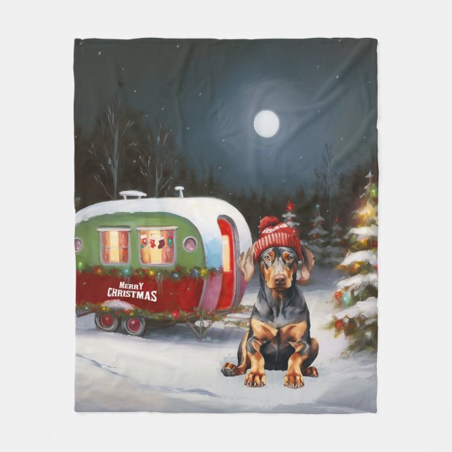 Couverture Polaire Aventure de Noël de la caravane Doberman d'hiver  (Devant)