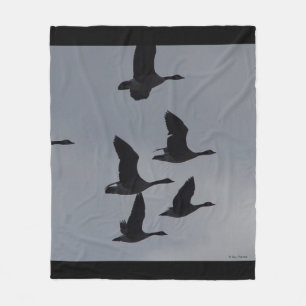 Couverture Polaire B46 Silhouette de vol de bernaches du Canada