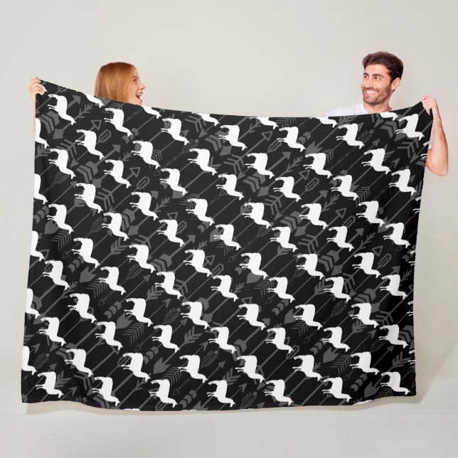 Couverture Polaire Baby Swaddle Black White Llama Flèche Motif (En situation)