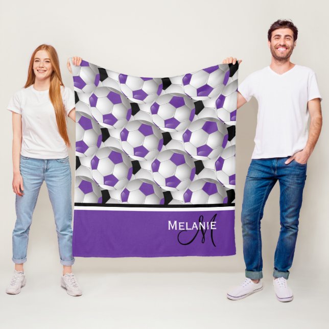 Couverture Polaire Balle de soccer violet 50 x 60 (En situation)