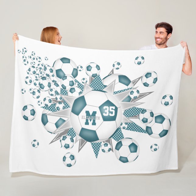 Couverture Polaire Ballons de football blanc turquoise étoiles filles (En situation)