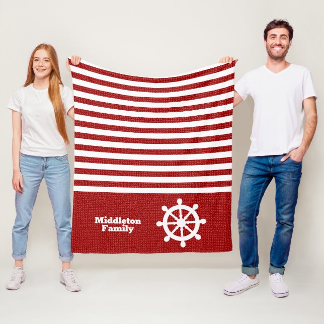 Couverture Polaire Bandes noires rouges et blanches (En situation)