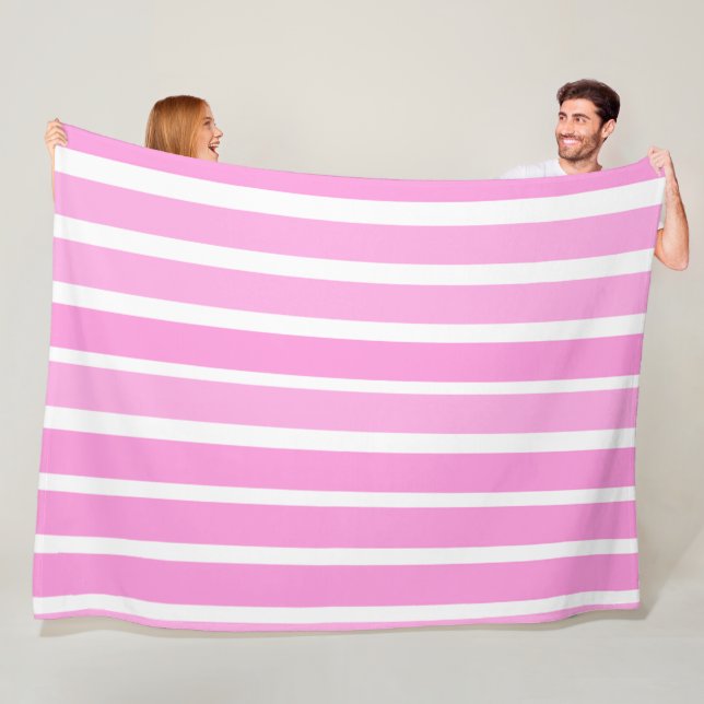 Couverture Polaire Bandes roses et blanches (En situation)