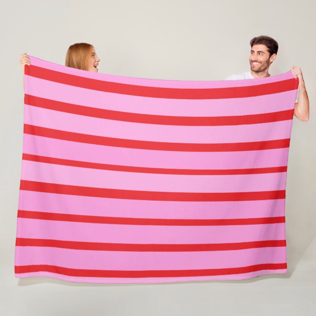 Couverture Polaire Bandes roses et rouges (En situation)