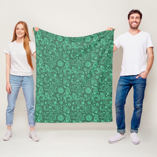Couverture Polaire Batik vert style boho motif floral (En situation)