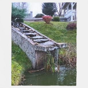 Couverture Polaire Belle Cascade de Jardin – Nature Sauvage Roumanie