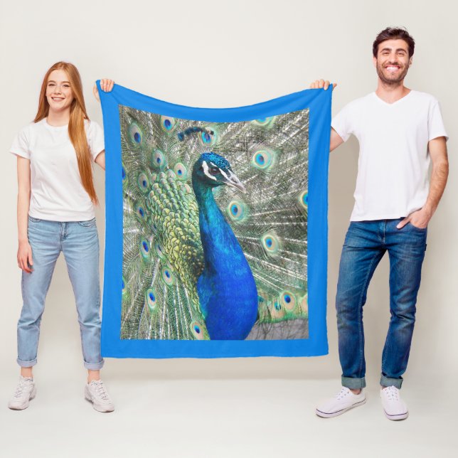 Couverture Polaire Belle Peacock Bleu avec Frontière Bleue (En situation)
