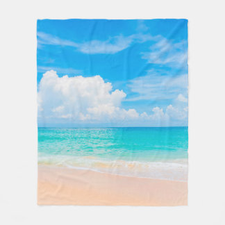 Couverture Polaire Belle plage tropicale avec ciel bleu et c blanc