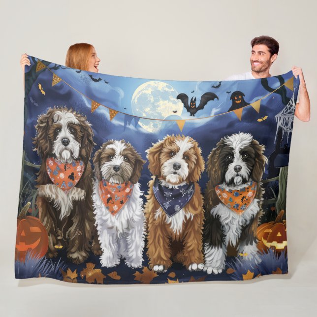 Couverture Polaire Bernedoodle Halloween Éffrayant (En situation)