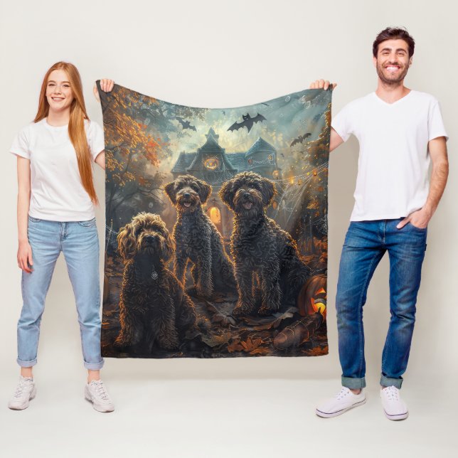 Couverture Polaire Bernedoodle Halloween nuit chien délice (En situation)