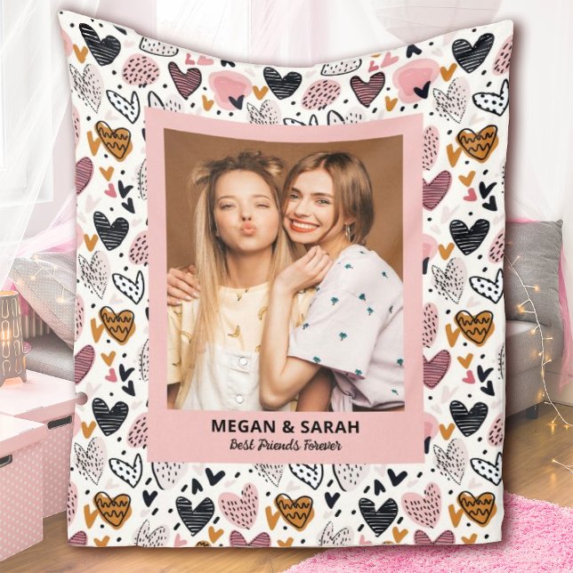 Couverture Polaire Best Friends Stylish BFF Pink Friendship Photo (A cute best friends blanket with a heart pattern background. Personalize 1 photo and your names.)