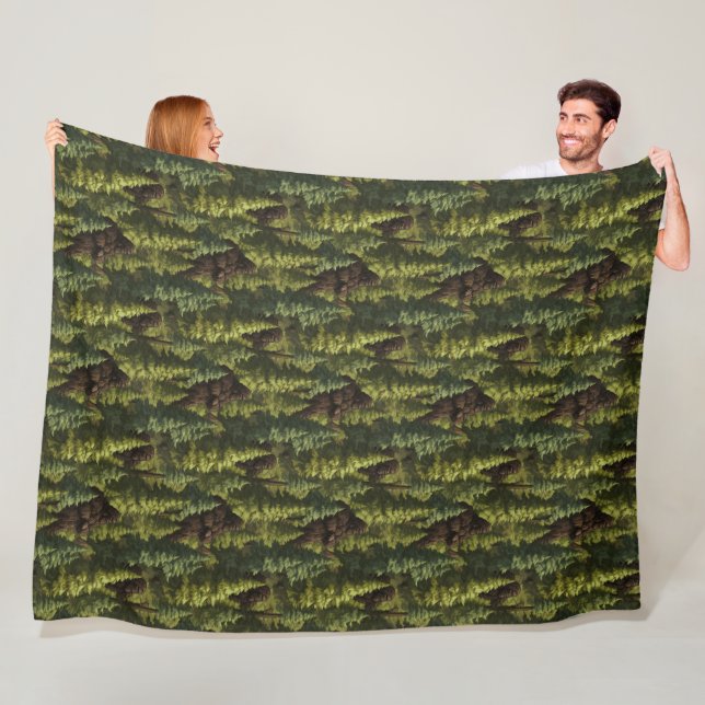 Couverture Polaire Bigfoot se cachant dans une forêt de pins (En situation)