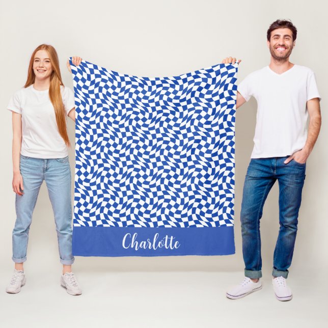 Couverture Polaire Blue modern retro swirl checkered custom name (En situation)