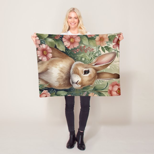 Couverture Polaire Blush Blooms and Bunny Dreams  (En situation)