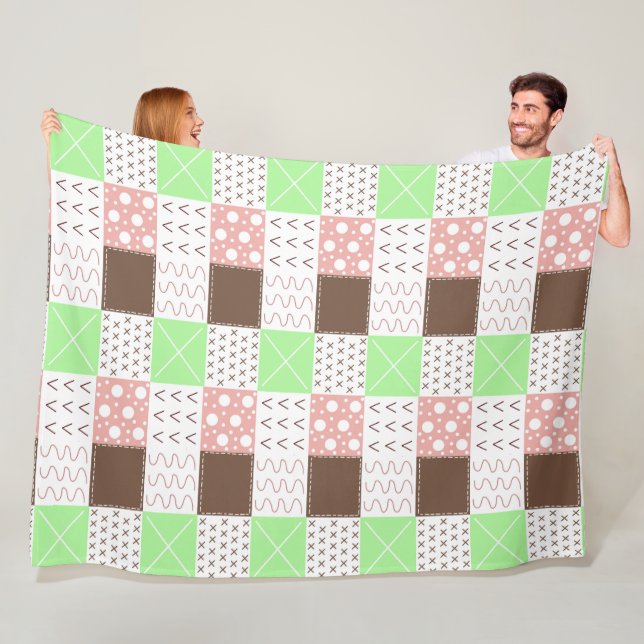 Couverture Polaire Boho Brown, Bourgogne, vert et mauve Whimsical (En situation)