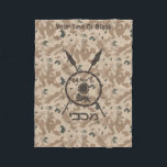 Couverture Polaire Bouclier Maccabee du désert et oreilles<br><div class="desc">Un style militaire brun "sobre" représentant un bouclier de Maccabee et deux lances sur un arrière - plan de camo dans le désert. Le bouclier est orné d'un lion et d'un texte lisant "Yisrael" (Israël) dans l'alphabet paléo-hébreu. Le texte hébreu "Maccabee" apparaît également. Ajoutez votre propre texte supplémentaire. Les Maccabées...</div>