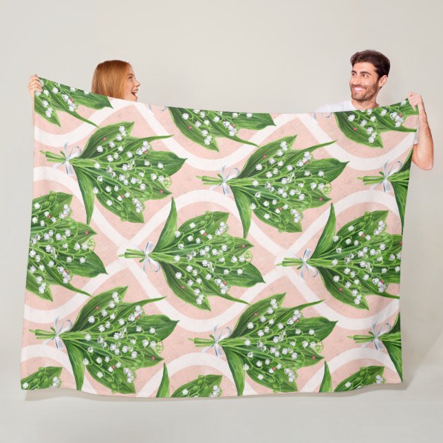 Couverture Polaire Bouquet de lys de la vallée fleurs sur rose (En situation)
